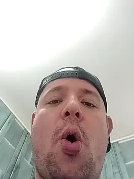 Snapshot of lobito1997 chatting on February 23, 1:21 pm lobito1997 online show from February 23, 1:21 pm