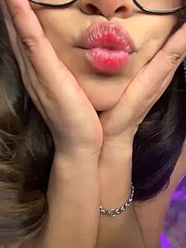 Snapshot of Lily_candy_X chatting on April 11, 7:45 am Lily candy X online show from April 11, 7:45 am