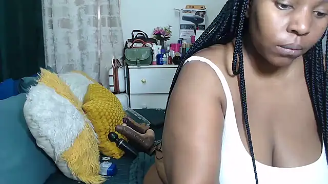 Snapshot of GaggingQueenxx chatting on June 6, 7:02 am GaggingQueenxx online show from June 6, 7:02 am