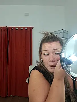 Snapshot of agatadominatrix1 chatting on February 1, 1:15 am agatadominatrix1 online show from February 1, 1:15 am