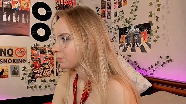 AliciaParkerf online show from December 13, 10:34 pm