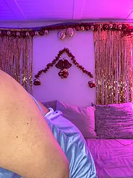 ThaliaRivera  online show from December 29, 9:41 pm