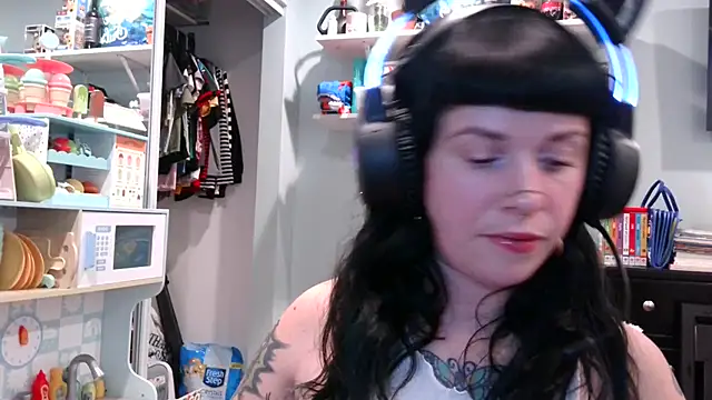 Snapshot of Marcelinegoddess chatting on February 5, 4:16 am Marcelinegoddess online show from February 5, 4:16 am