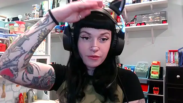 Snapshot of Marcelinegoddess chatting on February 15, 5:19 am Marcelinegoddess online show from February 15, 5:19 am