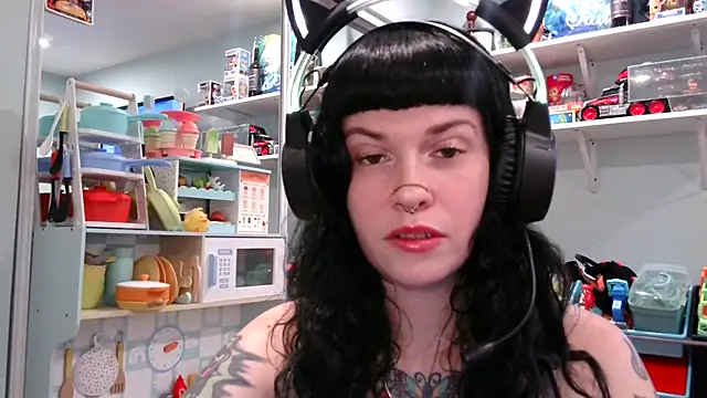 Snapshot of Marcelinegoddess chatting on February 17, 3:58 am Marcelinegoddess online show from February 17, 3:58 am