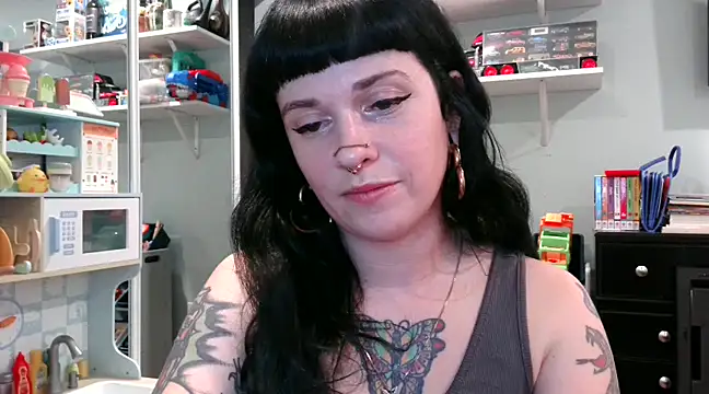 Snapshot of Marcelinegoddess chatting on February 18, 1:54 am Marcelinegoddess online show from February 18, 1:54 am