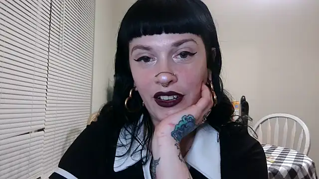 Snapshot of Marcelinegoddess chatting on March 11, 2:21 am Marcelinegoddess online show from March 11, 2:21 am
