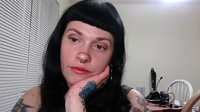 Snapshot of Marcelinegoddess chatting on March 13, 3:33 am Marcelinegoddess online show from March 13, 3:33 am