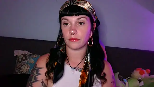 Snapshot of Marcelinegoddess chatting on September 16, 2:45 am Marcelinegoddess online show from September 16, 2:45 am