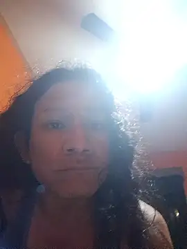 miicheele32 online show from October 12, 7:40 am