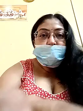 LAVERNIYA  online show from December 8, 5:39 am