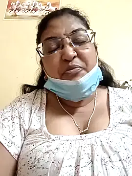 LAVERNIYA  online show from February 28, 11:58 am