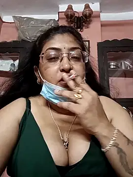 LAVERNIYA  online show from March 11, 1:01 pm