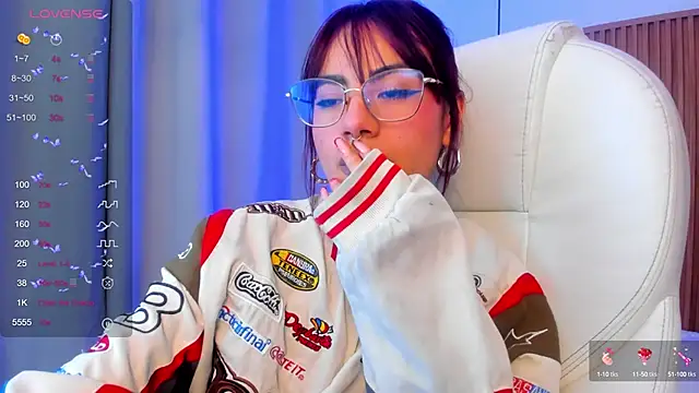 Snapshot of sophiecherry_ chatting on September 29, 5:23 am sophiecherry online show from September 29, 5:23 am