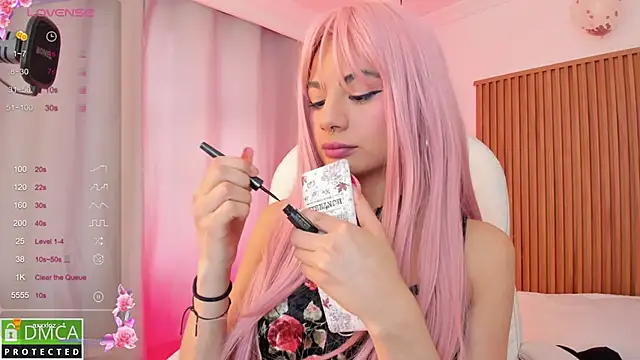 Snapshot of sophiecherry_ chatting on October 16, 9:05 pm sophiecherry online show from October 16, 9:05 pm