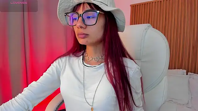 Snapshot of sophiecherry_ chatting on November 12, 2:23 am sophiecherry online show from November 12, 2:23 am