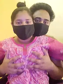 IND COUPLE1 online show from May 6, 8:19 am