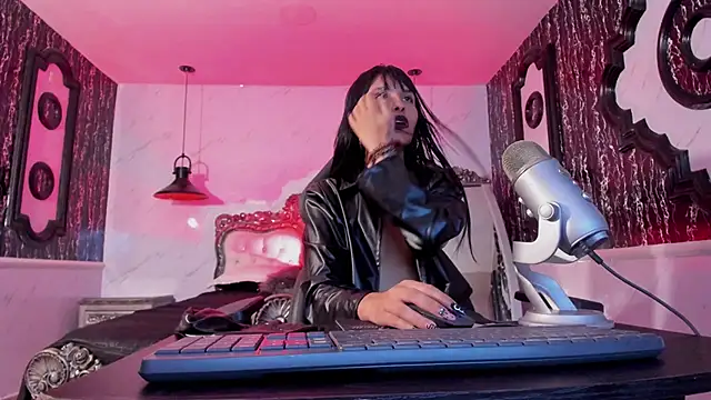 NAILAHARD online show from December 28, 5:25 pm
