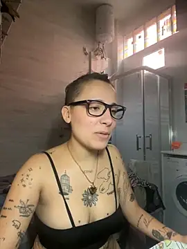 Snapshot of Hawitxui chatting on October 1, 10:10 am Hawitxui online show from October 1, 10:10 am