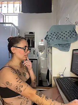 Snapshot of Hawitxui chatting on October 28, 11:47 am Hawitxui online show from October 28, 11:47 am