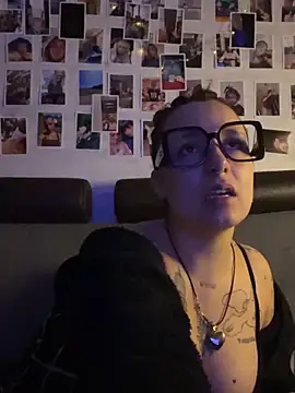 Snapshot of Hawitxui chatting on December 21, 8:05 pm Hawitxui online show from December 21, 8:05 pm