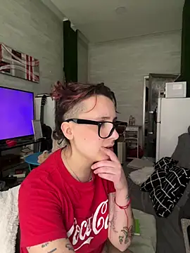 Snapshot of Hawitxui chatting on February 9, 12:09 pm Hawitxui online show from February 9, 12:09 pm