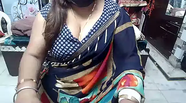 Snapshot of kiranpreet85 chatting on December 23, 12:19 pm kiranpreet85 online show from December 23, 12:19 pm