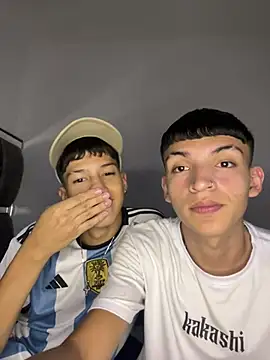 Snapshot of Juan_Nd_Steven chatting on December 10, 4:45 am Juan Nd Steven online show from December 10, 4:45 am