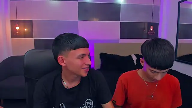 Snapshot of Juan_Nd_Steven chatting on December 12, 7:30 am Juan Nd Steven online show from December 12, 7:30 am