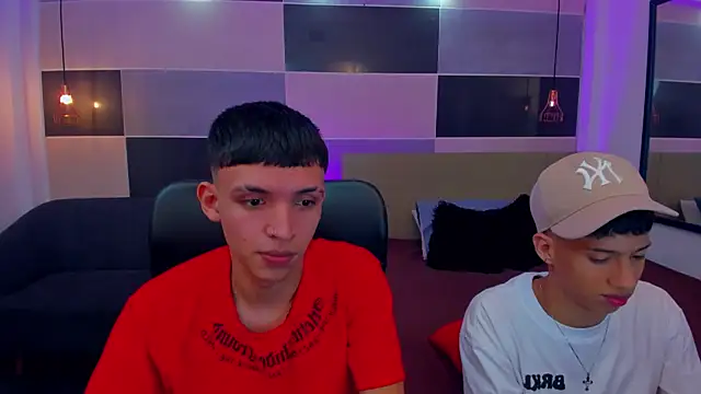 Snapshot of Juan_Nd_Steven chatting on December 31, 10:45 pm Juan Nd Steven online show from December 31, 10:45 pm