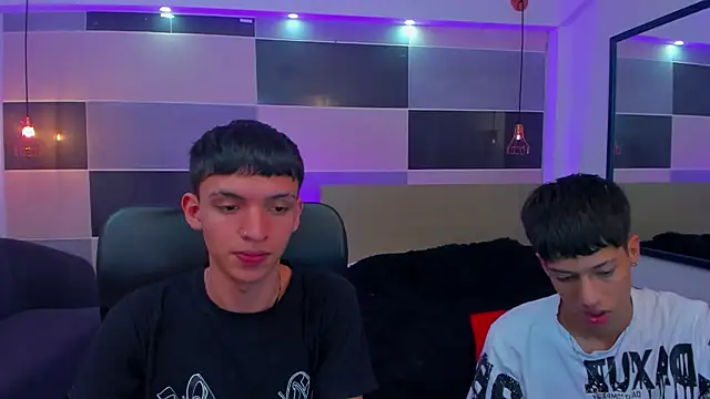 Snapshot of Juan_Nd_Steven chatting on January 25, 3:20 pm Juan Nd Steven online show from January 25, 3:20 pm