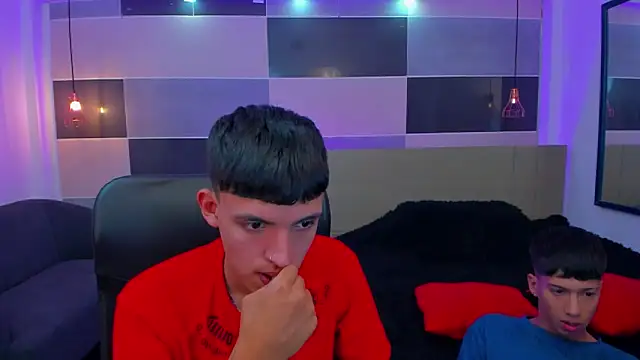 Snapshot of Juan_Nd_Steven chatting on February 13, 4:22 am Juan Nd Steven online show from February 13, 4:22 am