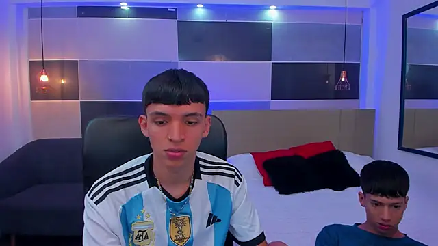 Snapshot of Juan_Nd_Steven chatting on February 19, 4:12 am Juan Nd Steven online show from February 19, 4:12 am
