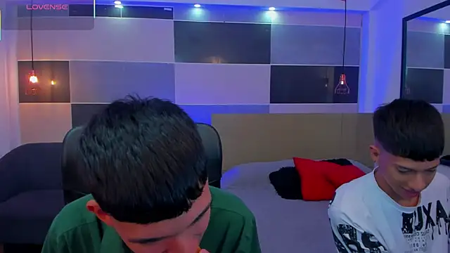 Snapshot of Juan_Nd_Steven chatting on February 27, 4:20 am Juan Nd Steven online show from February 27, 4:20 am