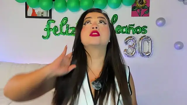 Snapshot of LiahDiaz chatting on November 24, 8:52 pm LiahDiaz online show from November 24, 8:52 pm