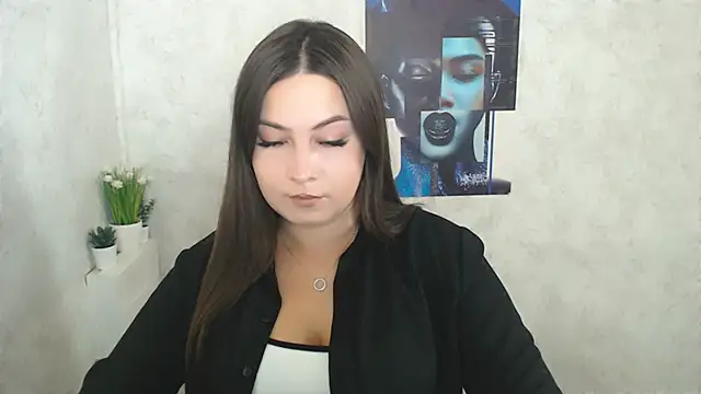 EmiliaTemi  online show from September 14, 11:31 am