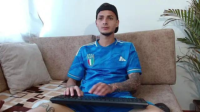 Snapshot of Jeffstyle18 chatting on October 11, 8:51 pm Jeffstyle18 online show from October 11, 8:51 pm