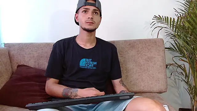 Snapshot of Jeffstyle18 chatting on October 22, 7:46 pm Jeffstyle18 online show from October 22, 7:46 pm