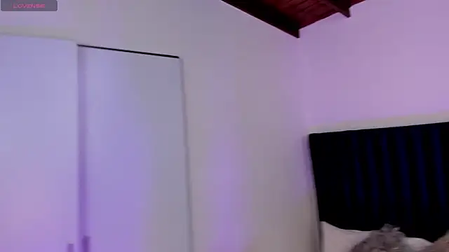 Snapshot of sophiieTaylor1 chatting on February 12, 4:07 am sophiieTaylor1 online show from February 12, 4:07 am