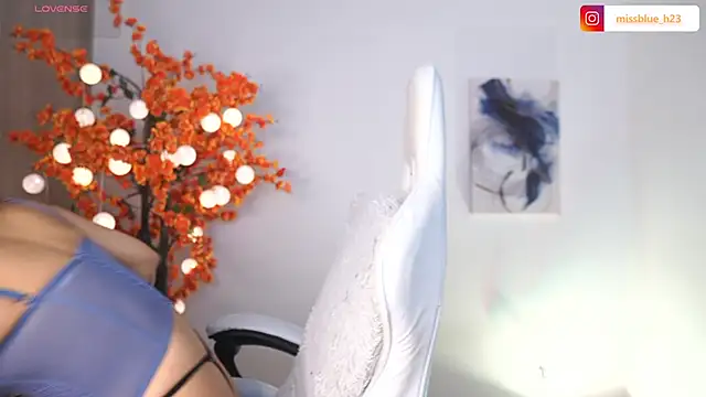 VictoriaHiill online show from October 21, 5:24 pm