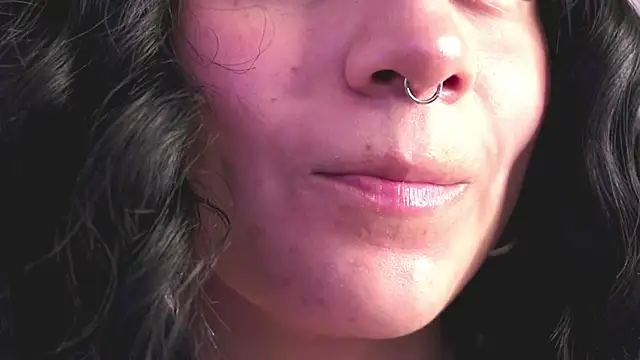 nahiapaws online show from March 12, 3:29 pm