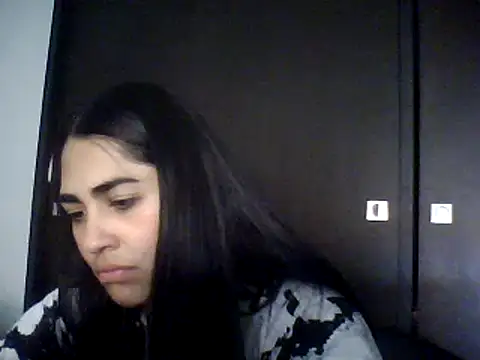 Snapshot of Charlotte_cute18 chatting on December 13, 6:27 pm Charlotte cute18 online show from December 13, 6:27 pm