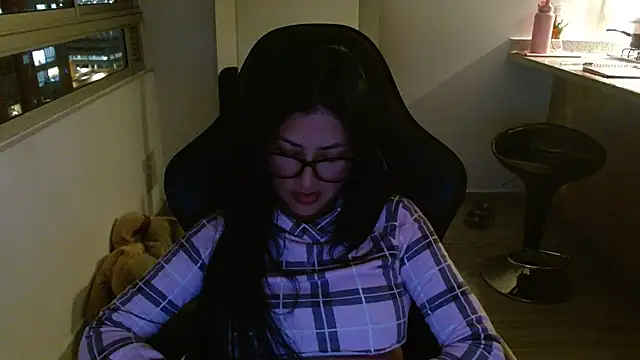 Snapshot of Charlotte_cute18 chatting on December 5, 1:14 am Charlotte cute18 online show from December 5, 1:14 am