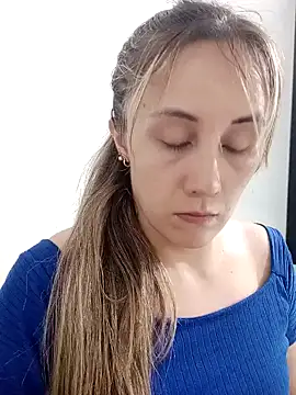 Isabel23zr online show from December 30, 10:12 pm