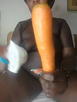 melaninebony1 online show from June 12, 7:46 pm