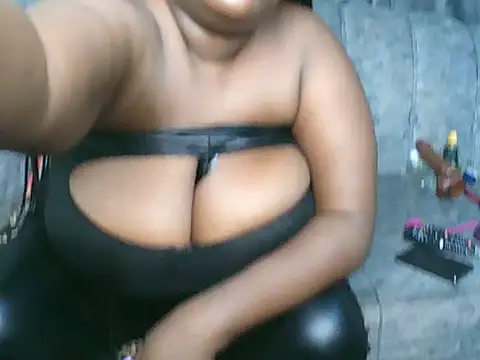 Snapshot of Bigboobylovers chatting on October 17, 5:21 am Bigboobylovers online show from October 17, 5:21 am