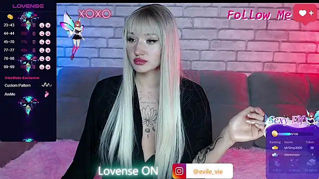 Snapshot of Eva_Evile chatting on December 6, 3:11 pm Eva Evile online show from December 6, 3:11 pm