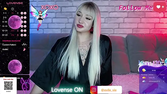 Snapshot of Eva_Evile chatting on December 19, 4:13 pm Eva Evile online show from December 19, 4:13 pm