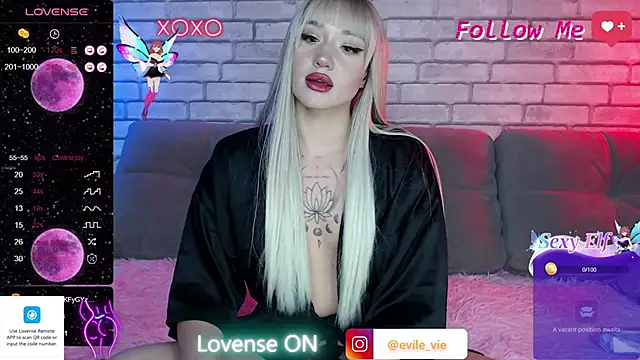 Snapshot of Eva_Evile chatting on December 25, 4:54 pm Eva Evile online show from December 25, 4:54 pm