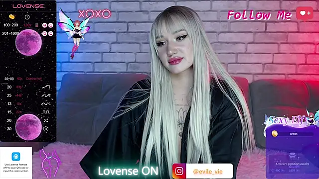 Snapshot of Eva_Evile chatting on December 26, 1:54 pm Eva Evile online show from December 26, 1:54 pm